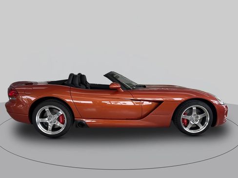 Used 2005 Dodge Viper SRT-10 w/ Copperhead Edition Group RWD image 2
