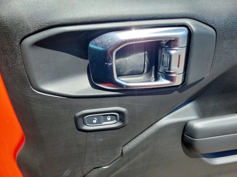 New 2025 Jeep Gladiator Rubicon w/ Convenience Group image 16