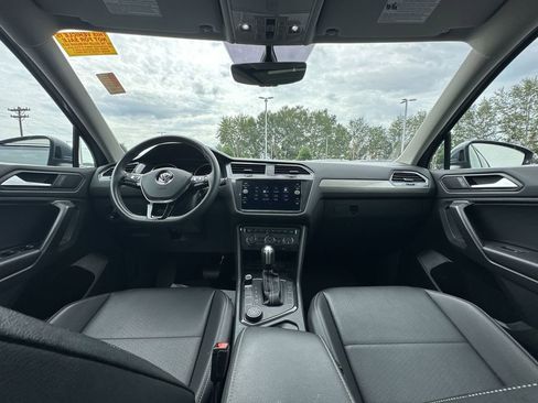 Used 2021 Volkswagen Tiguan SE w/ Panoramic Sunroof Package image 11