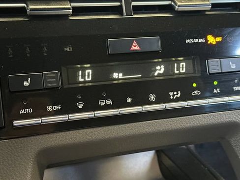 Used 2019 Toyota Avalon XLE w/ Carpet Mat Package FWD image 22