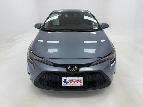 Used 2022 Toyota Corolla LE FWD image 3