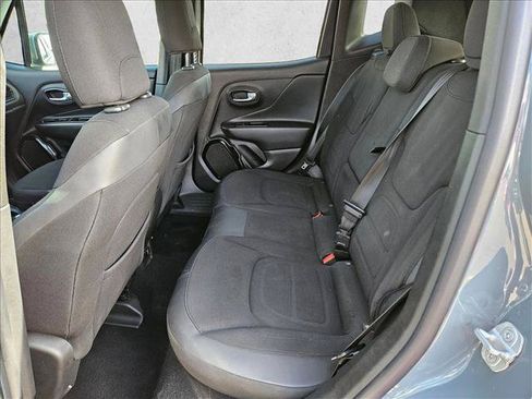 Used 2017 Jeep Renegade Altitude FWD image 24