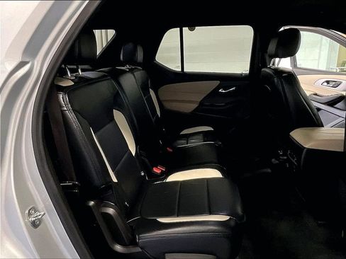 Used 2022 Chevrolet Traverse LS AWD/4WD image 16