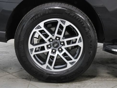 Used 2022 Ford Expedition Limited AWD/4WD image 14