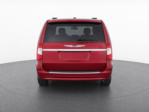 Used 2015 Chrysler Town & Country Touring FWD image 5