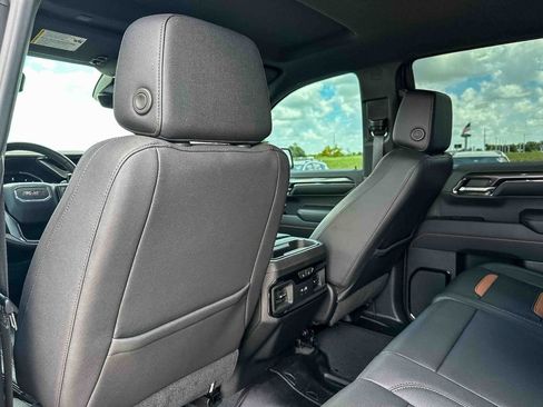 Used 2023 GMC Sierra 1500 AT4 w/ AT4 Premium Package AWD/4WD image 17