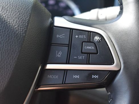Used 2025 Toyota Highlander LE FWD image 16