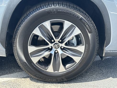 Used 2022 Toyota Highlander XLE FWD image 21