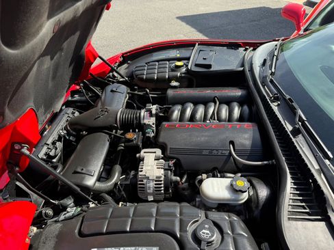 Used 2004 Chevrolet Corvette Coupe RWD image 14