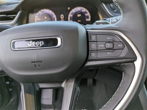 New 2025 Jeep Grand Cherokee Altitude image 15