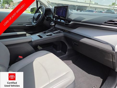 Certified 2025 Toyota Sienna XLE FWD image 13