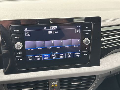 Used 2025 Volkswagen Jetta SE FWD image 16