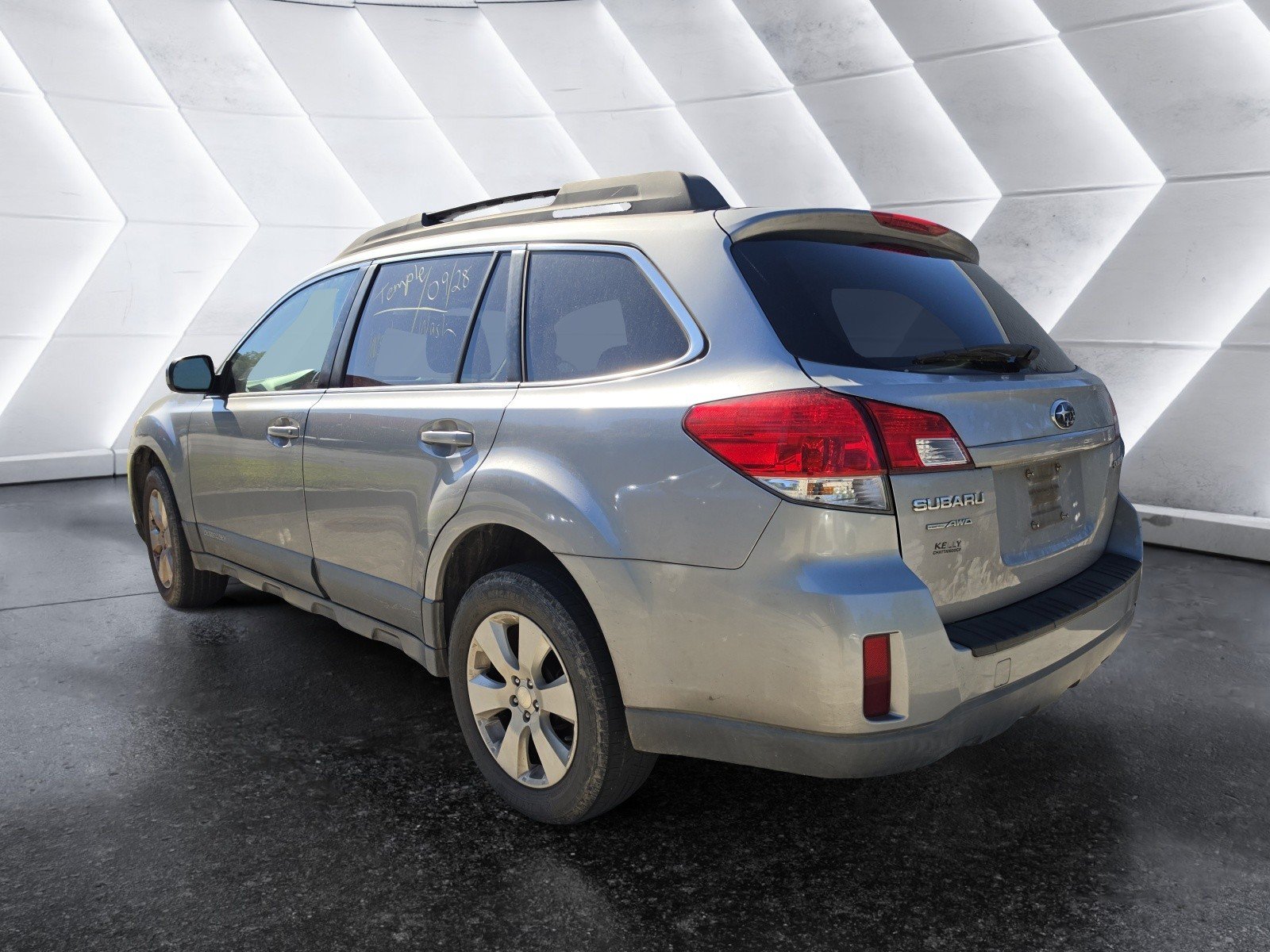 Used 2010 Subaru Outback 2.5i Premium AWD/4WD image 4