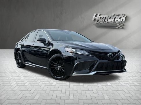 Used 2023 Toyota Camry XSE FWD image 2