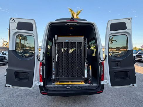 Used 2020 Mercedes-Benz Sprinter 2500 image 18