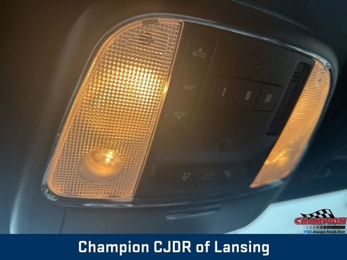 Used 2018 Jeep Grand Cherokee Altitude image 34