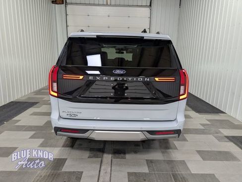 Used 2025 Ford Expedition Platinum w/ Driver's Package AWD/4WD image 3