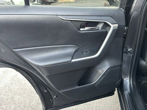 Used 2021 Toyota RAV4 XLE w/ Convenience Package FWD image 18