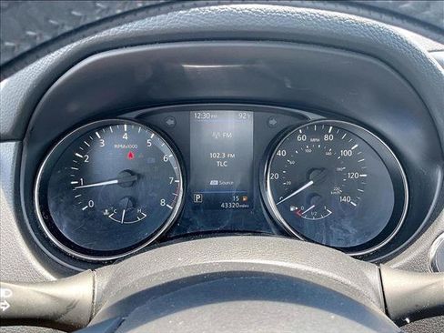 Used 2022 Nissan Rogue Sport SV FWD image 22