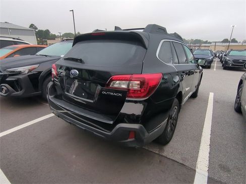 Used 2018 Subaru Outback 2.5i Premium image 5