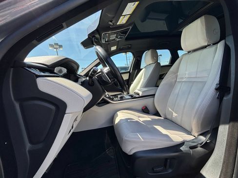 Used 2019 Land Rover Range Rover Velar R-Dynamic SE AWD/4WD image 13
