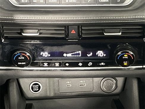 Certified 2022 Nissan Rogue SV image 18