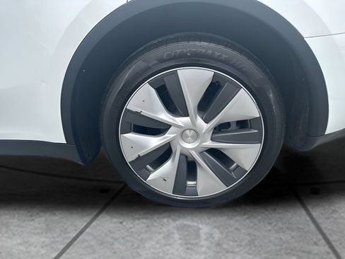 Used 2023 Tesla Model Y Long Range AWD/4WD image 35