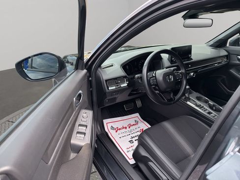 Used 2025 Honda Civic Sport image 6