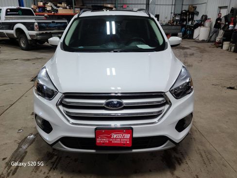 Used 2018 Ford Escape SE image 3