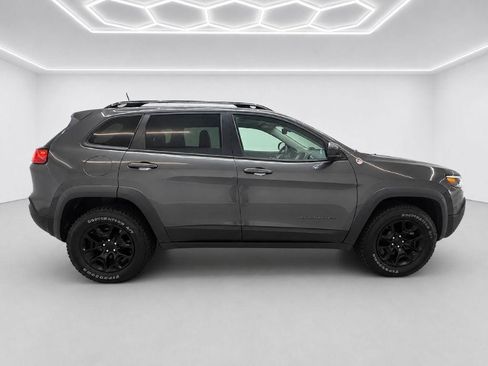 Used 2022 Jeep Cherokee Trailhawk w/ Sun, Sound & Nav Group AWD/4WD image 2