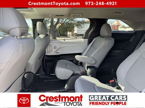 Certified 2025 Toyota Sienna XLE AWD/4WD image 9
