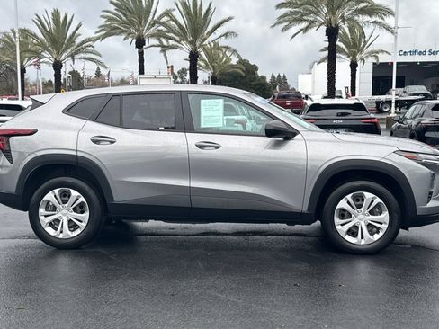 Certified 2024 Chevrolet Trax LS image 2