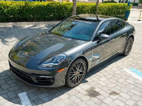 Used 2023 Porsche Panamera 4 Platinum Edition AWD/4WD image 10