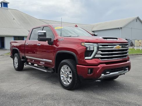Used 2025 Chevrolet Silverado 2500 High Country w/ Technology Package AWD/4WD image 2