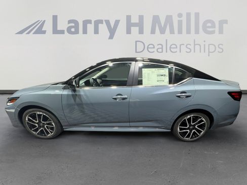 New 2025 Nissan Sentra SR image 2