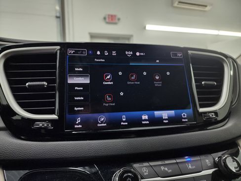 Used 2024 Chrysler Pacifica Touring-L image 52