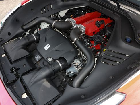 Used 2015 Ferrari California T RWD image 68