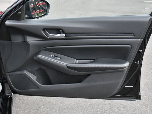 Used 2024 Nissan Altima 2.5 SV image 39