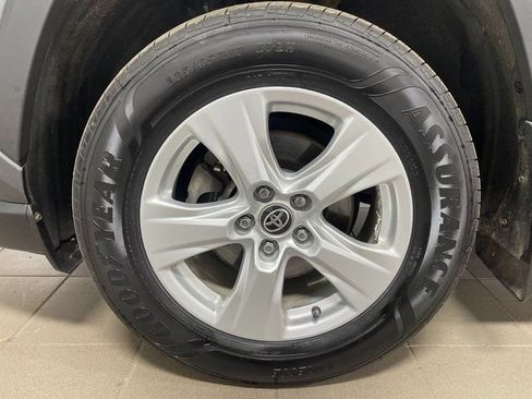 Used 2021 Toyota RAV4 XLE w/ Convenience Package AWD/4WD image 7