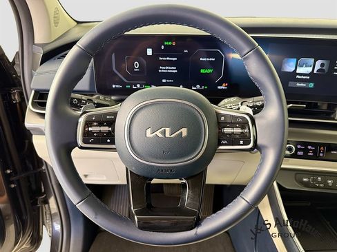 Used 2025 Kia Carnival SX w/ SX Dark Edition Package FWD image 12