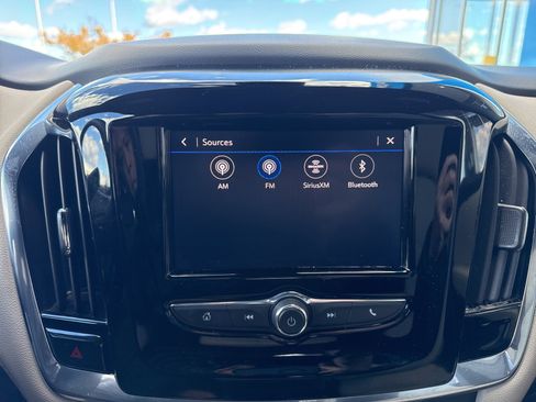 Used 2022 Chevrolet Traverse LS image 24