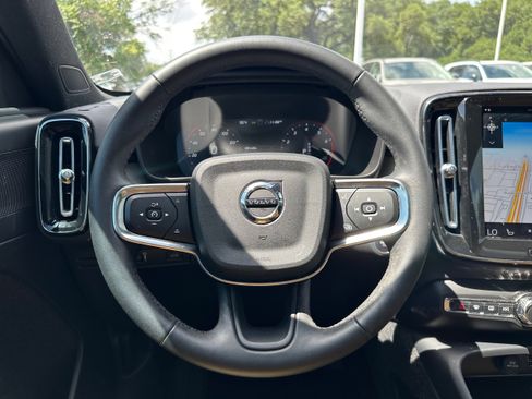 Used 2022 Volvo XC40 T5 Inscription image 15