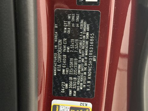 Used 2024 Kia Carnival EX image 25