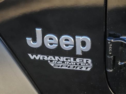 Used 2018 Jeep Wrangler Unlimited Sport S image 10