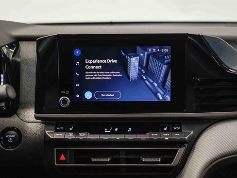 Used 2025 Toyota Camry SE image 14