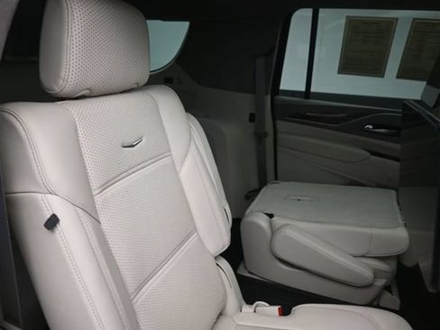 Used 2022 Cadillac Escalade ESV Sport Platinum AWD/4WD image 25