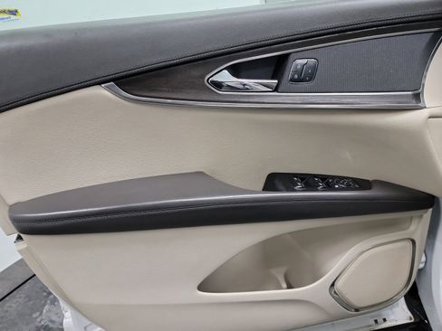 Used 2017 Lincoln MKX Reserve image 13