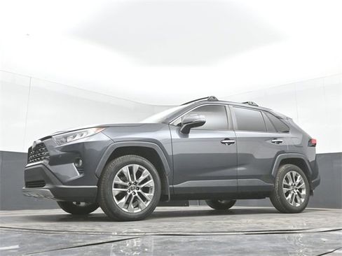 Used 2019 Toyota RAV4 Limited w/ Advanced Technology Package image 47