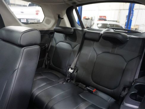 Used 2025 Honda Pilot Touring image 19