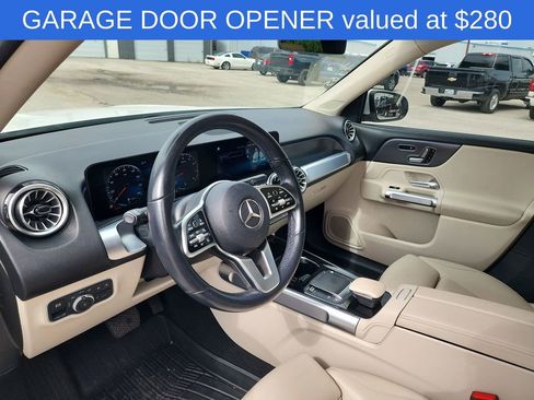 Used 2022 Mercedes-Benz GLB 250 w/ Premium Package Lite image 10
